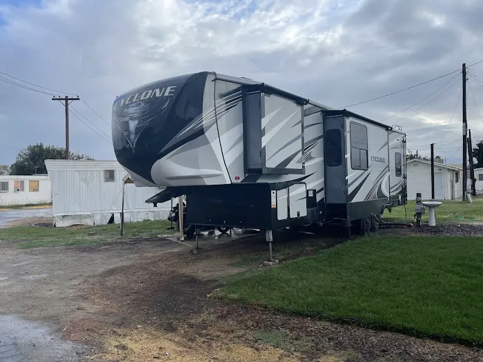 Lemoore Mobile Home Park Picture 1