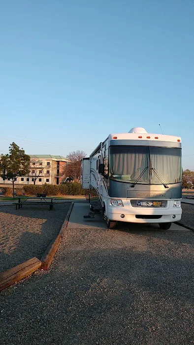 Ellyson RV Park Picture 4