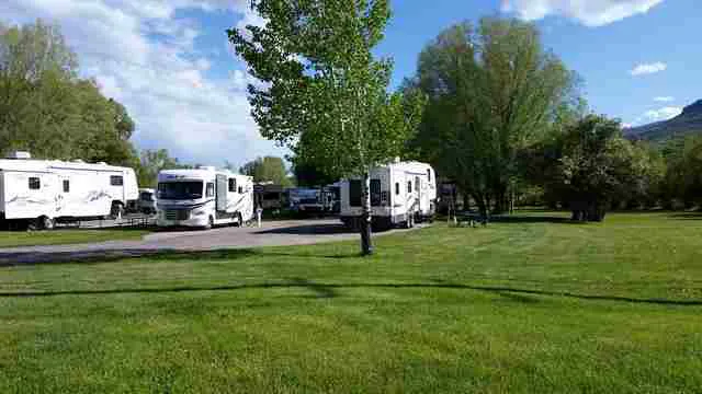 Holiday Hills RV Park Picture 4