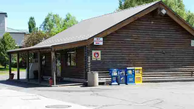 Holiday Hills RV Park Picture 2