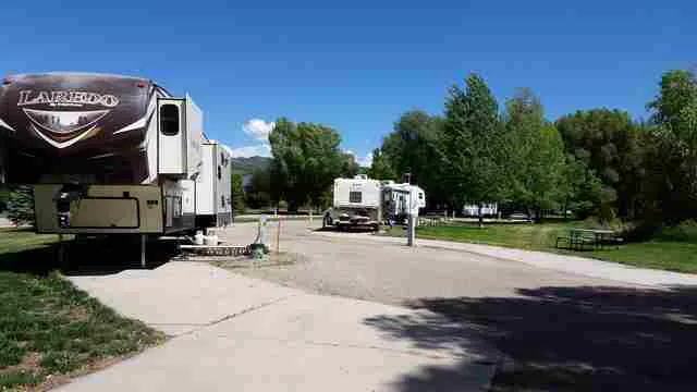 Holiday Hills RV Park Picture 10