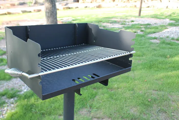 Camp QYB's RV Area Picture 7