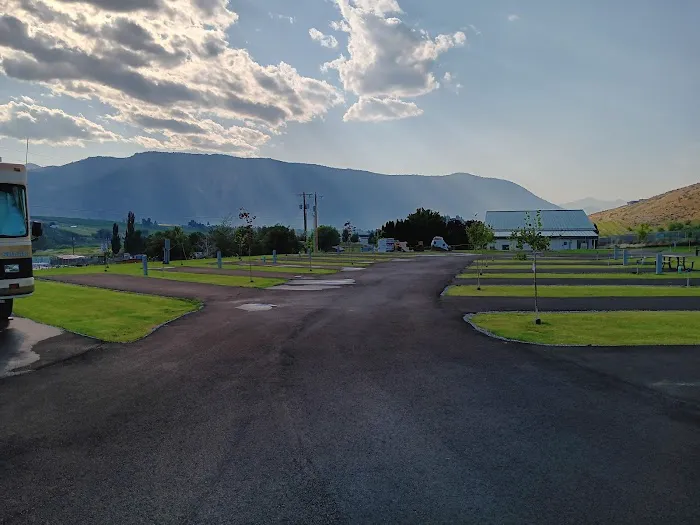 Four Lakes RV Park Picture 9