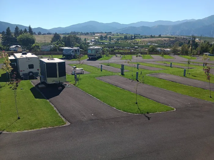 Four Lakes RV Park Picture 1