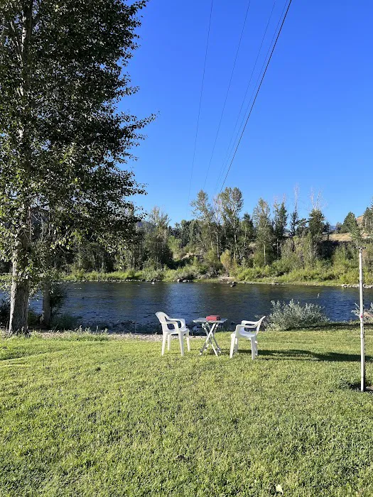 Lightning Pine RV Park Picture 5