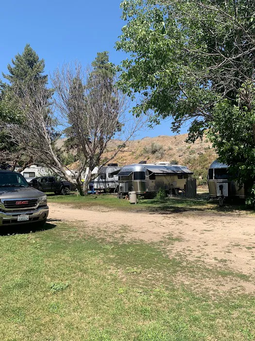 Lightning Pine RV Park Picture 8