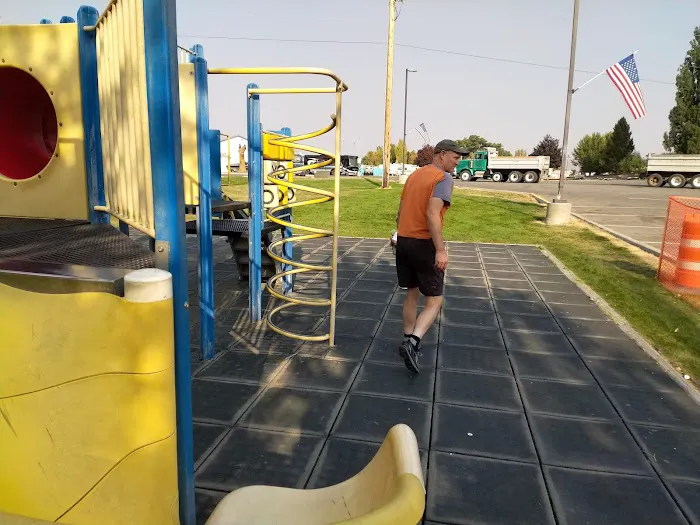 Columbia Cove RV Park Picture 9