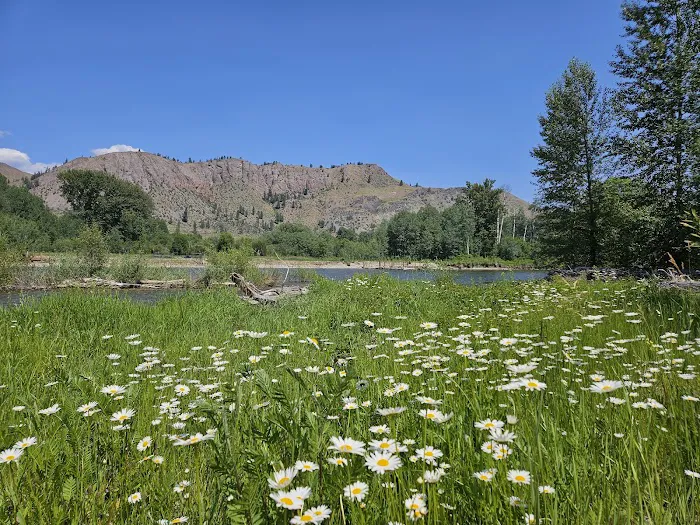 Riverbend RV Park Picture 5