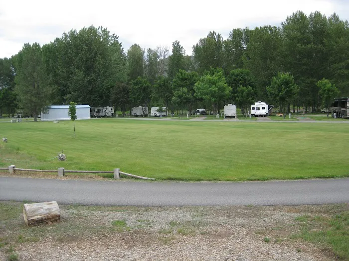 Riverbend RV Park Picture 9