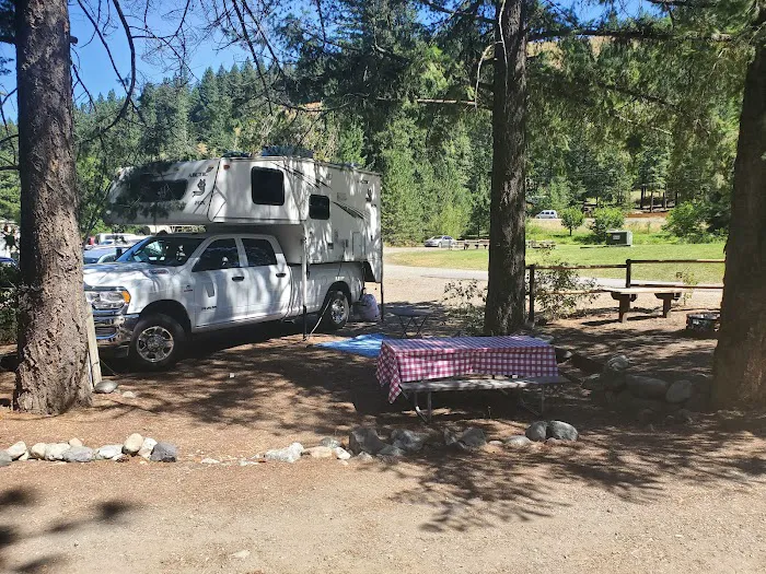 Blu-Shastin RV Park Picture 3