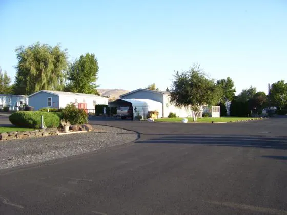 Madrona East Mobile Home Park Picture 3