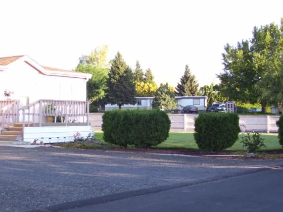 Madrona East Mobile Home Park Picture 5