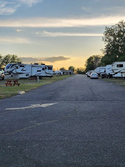 Pier 4 RV Resort Picture 7