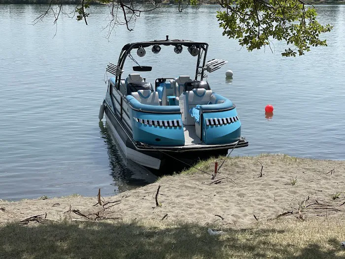 Pier 4 RV Resort Picture 6