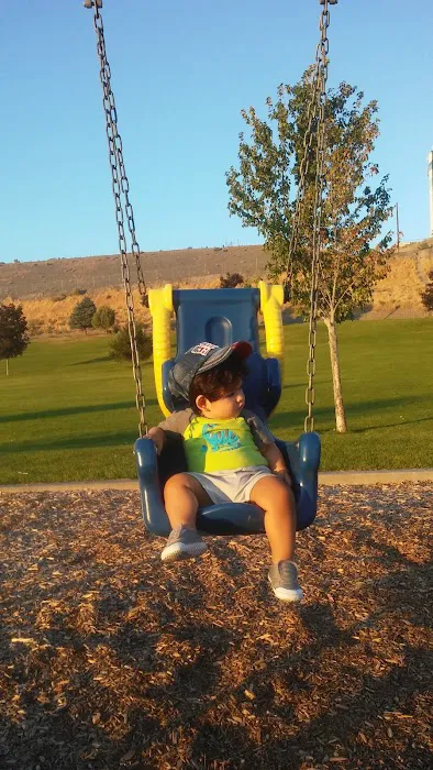 Broadway Estates Picture 9