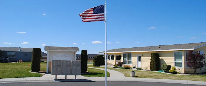 The Lakes Mobile Home Park Picture 3