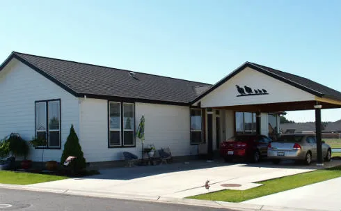 The Lakes Mobile Home Park Picture 2