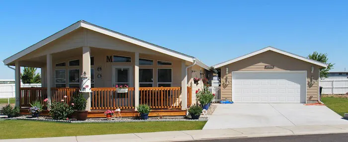 The Lakes Mobile Home Park Picture 7