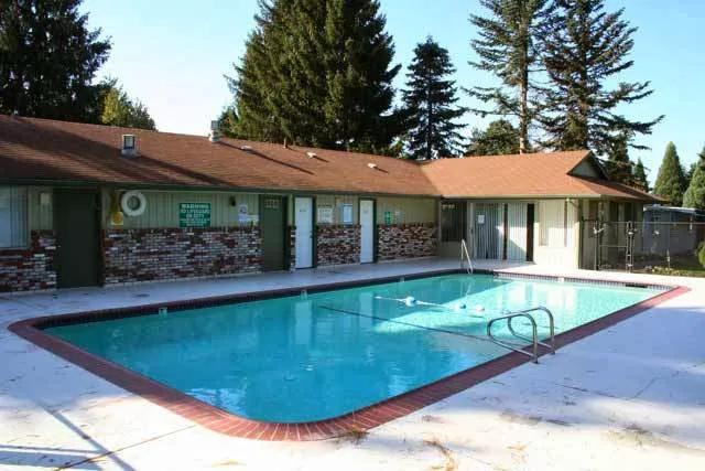 Rolling Hills Mobile Terrace & RV Park Picture 6