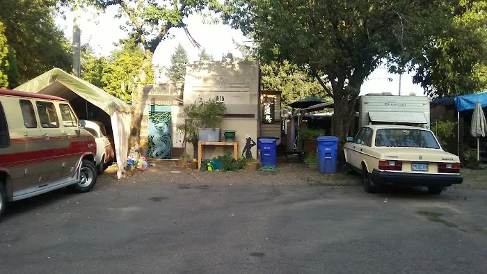 Mobile Estates, Manager: Robert Moffett Picture 3