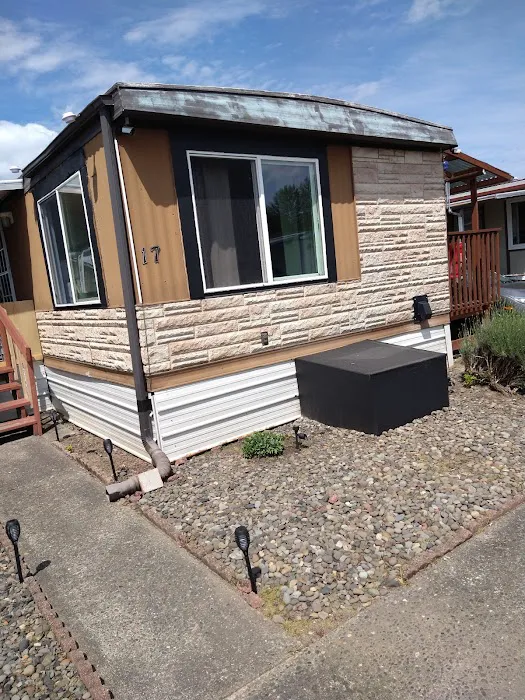 Poplar Mobile Manor Picture 6