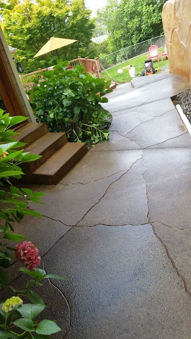 Wood Village Green Picture 3