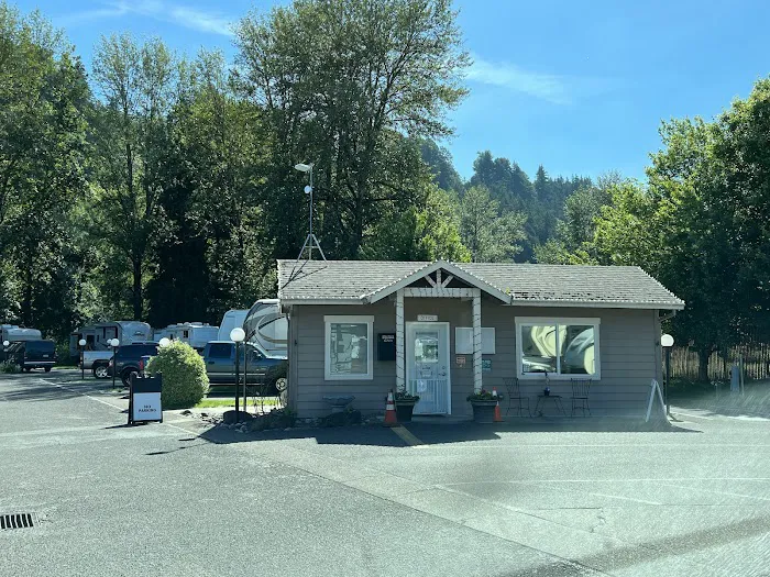 Sandy Riverfront Rv Resort Picture 4