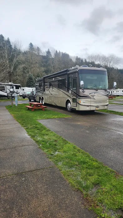 Sandy Riverfront Rv Resort Picture 5