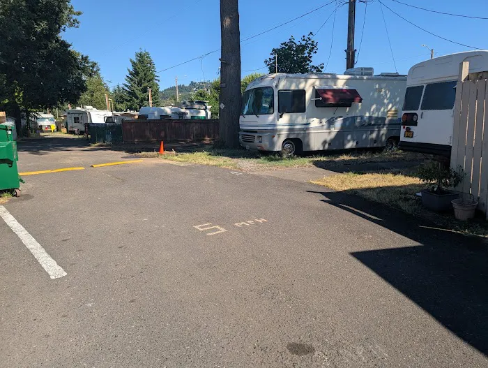 Oakwood Manor Picture 1