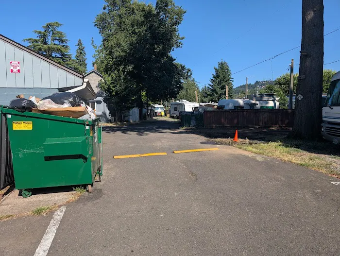 Oakwood Manor Picture 2