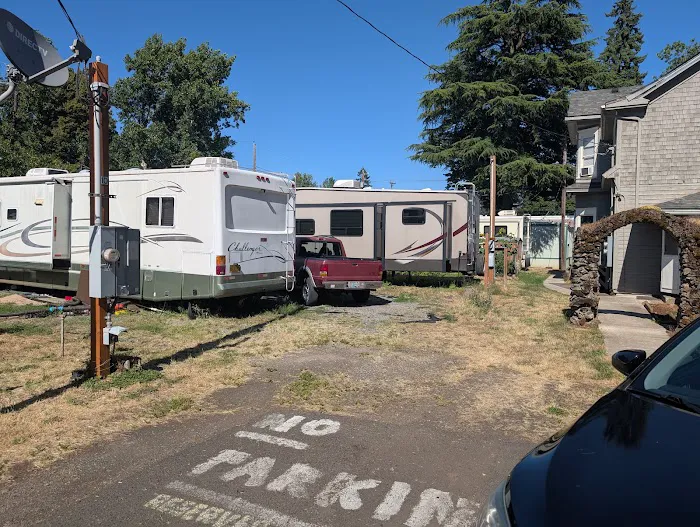 Oakwood Manor Picture 3