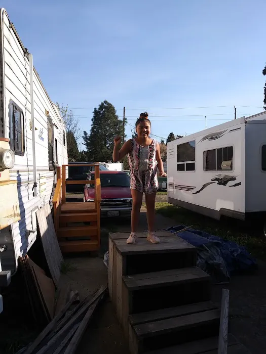 Glenwood Trailer Park Picture 5