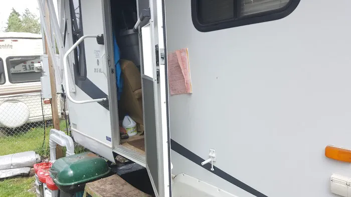 Cedar Shade Mobile Home Park Picture 3