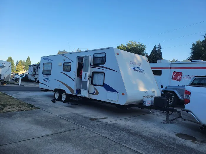 Vancouver Mall RV Park Picture 4