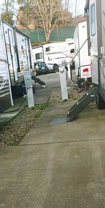 Vancouver Mall RV Park Picture 9