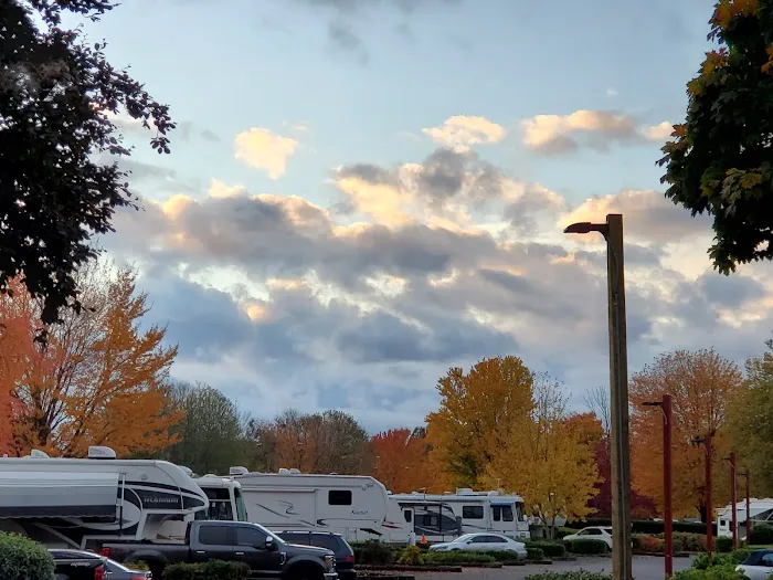 Jantzen Beach RV Park Picture 2