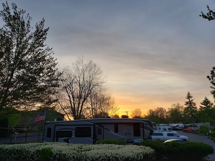 Jantzen Beach RV Park Picture 8