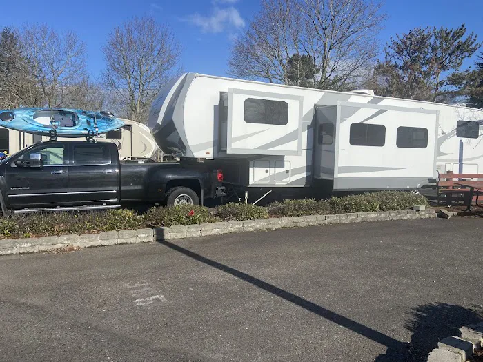 Jantzen Beach RV Park Picture 9