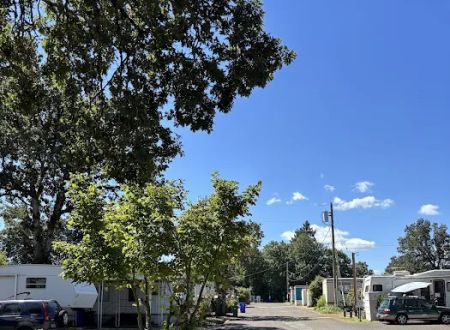 Smith's Mobile Estates - Mobile Home & RV Park in Milwaukie, OR