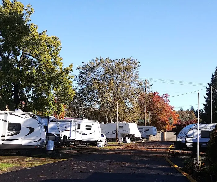 Milwaukie MH & RV Park Picture 2