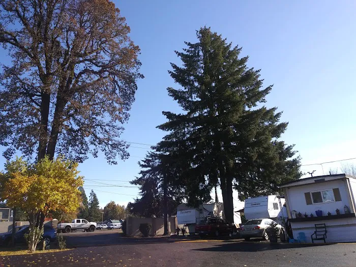 Milwaukie MH & RV Park Picture 4
