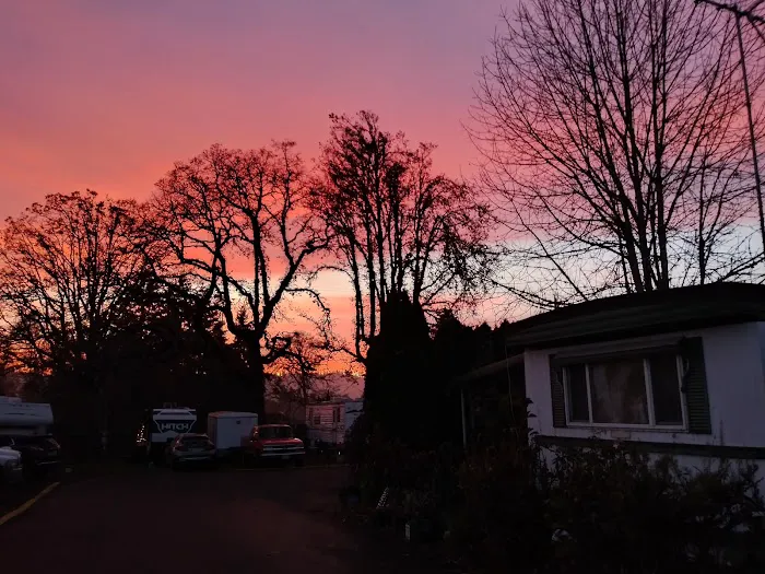 Milwaukie MH & RV Park Picture 6