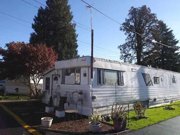 Milwaukie MH & RV Park Picture 7