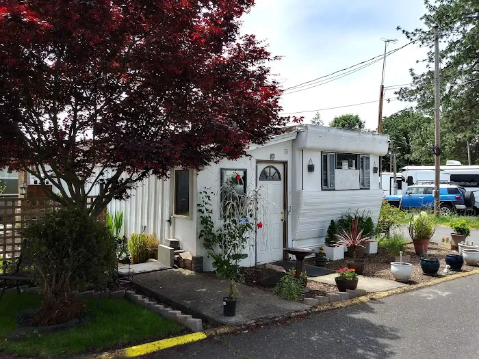 Milwaukie MH & RV Park Picture 8