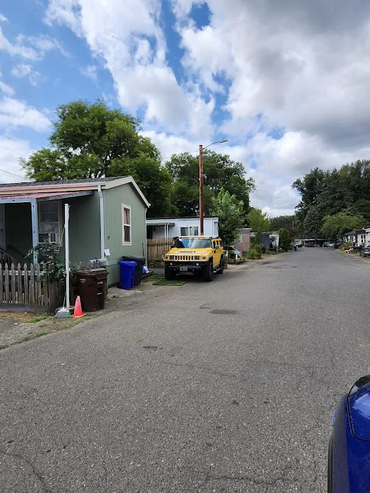 Gladstone Mobile Estates Picture 1