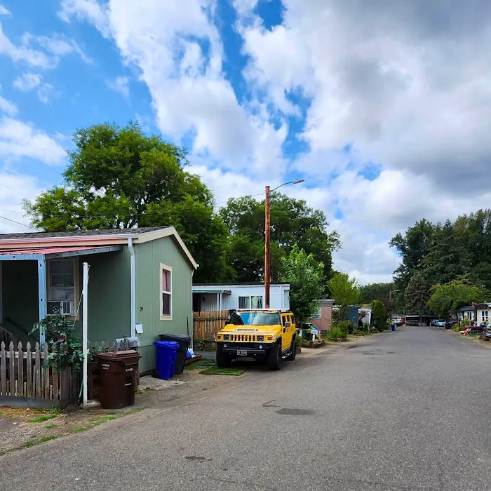 Gladstone Mobile Estates Picture 4