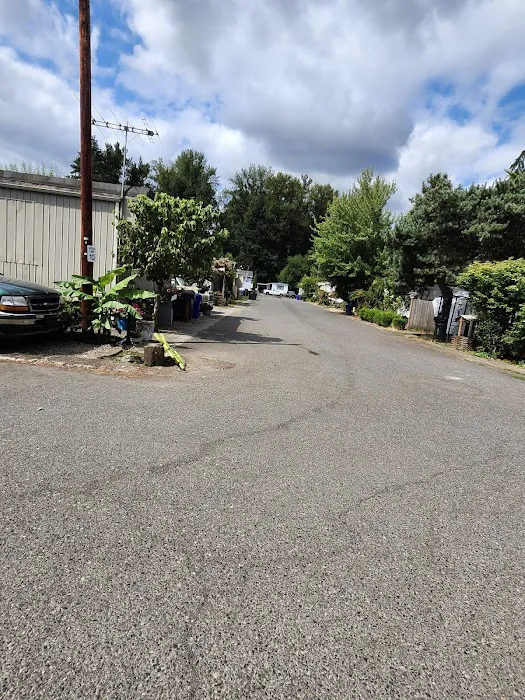 Gladstone Mobile Estates Picture 3