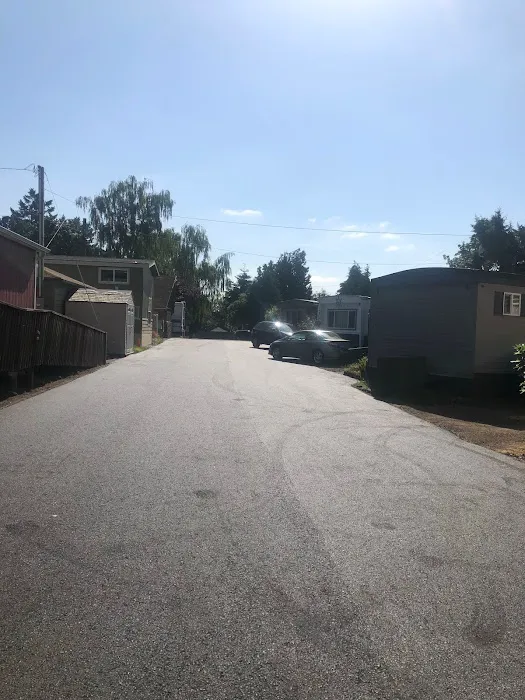 Frontier Urban Village Picture 3