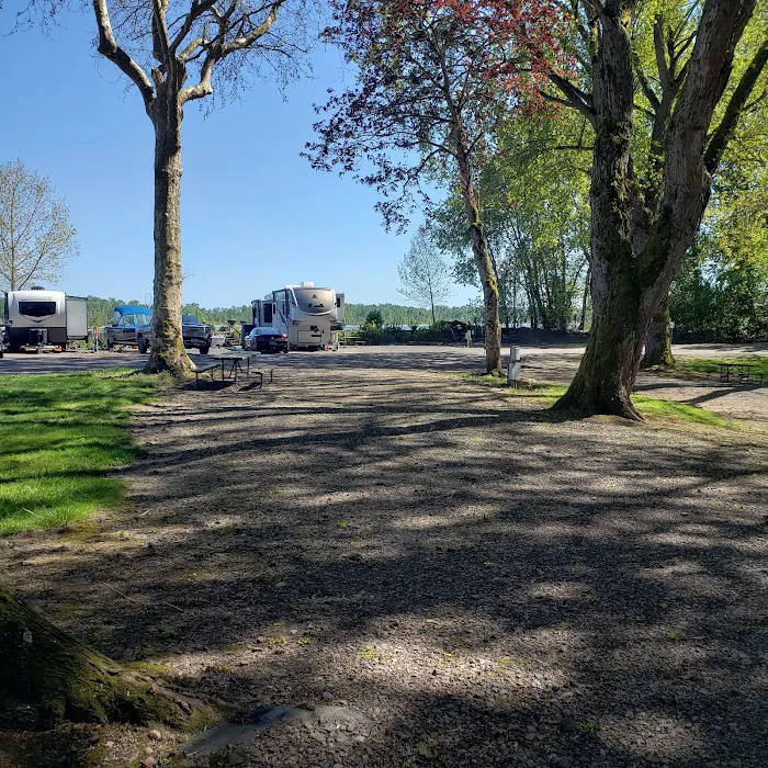 Reeder Beach RV Park & Country Store Picture 4