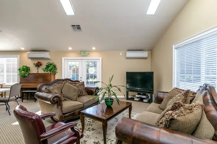 Country Manor Mobile Village Picture 3